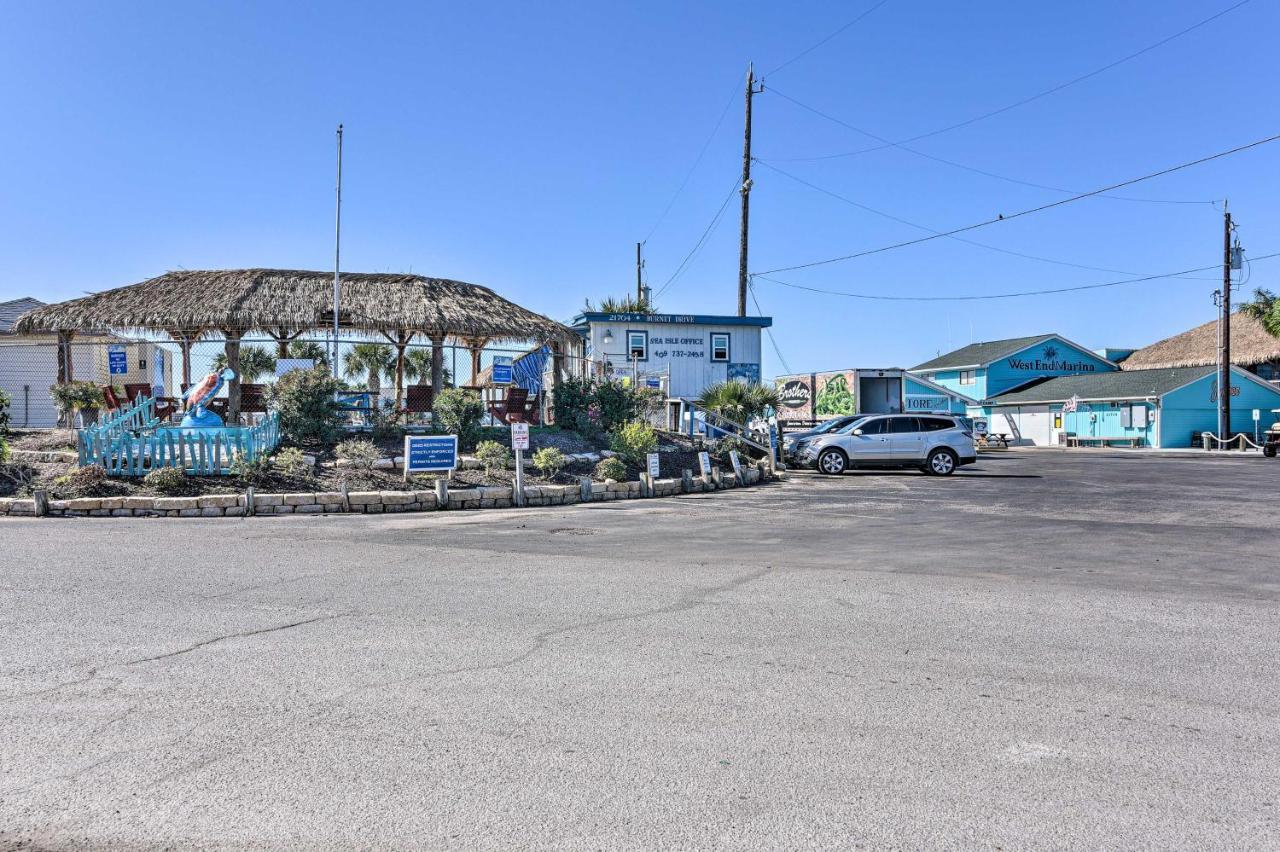 Oceanfront Galveston Home - Walk To Beach! Екстериор снимка