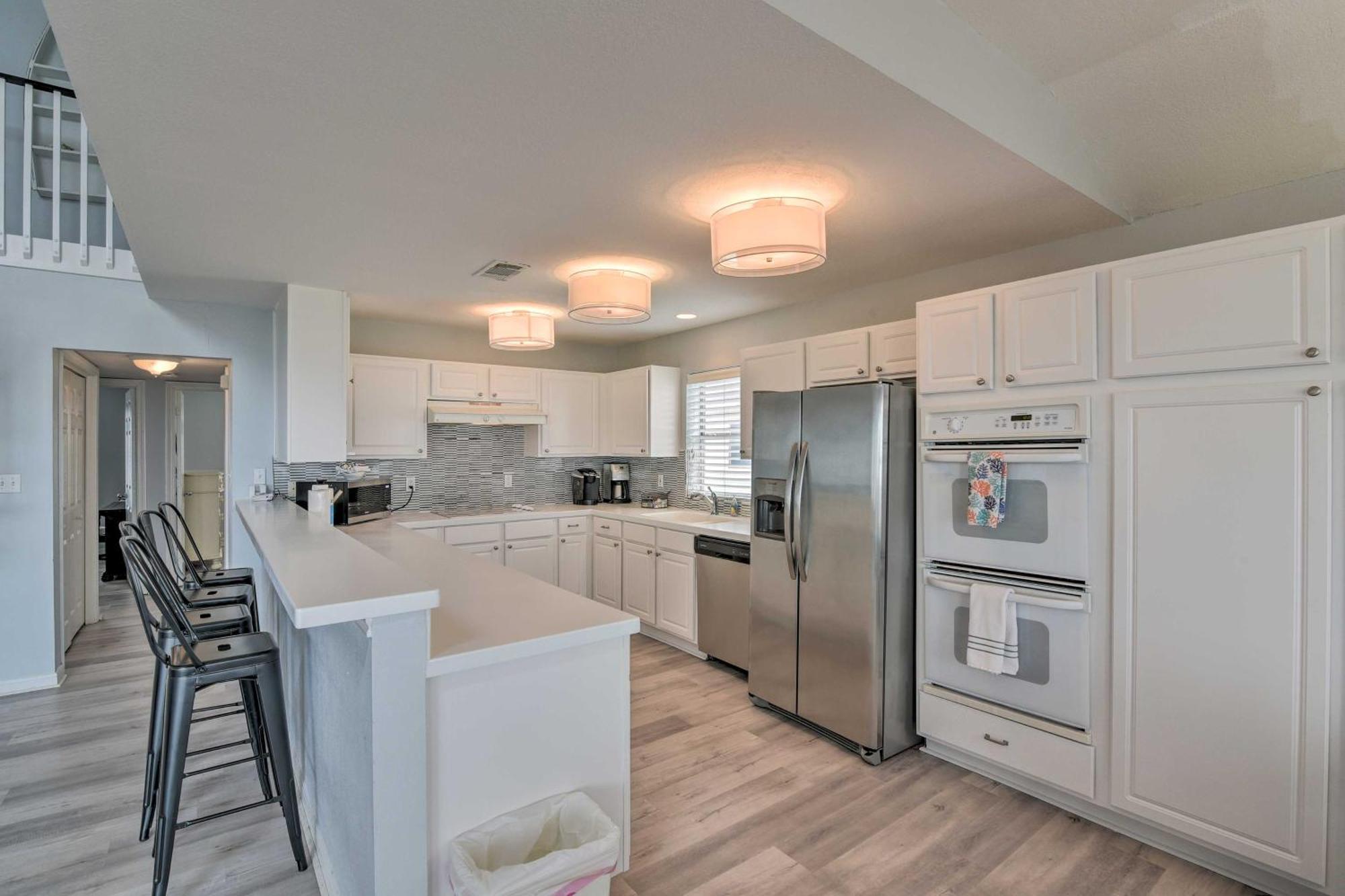 Oceanfront Galveston Home - Walk To Beach! Екстериор снимка