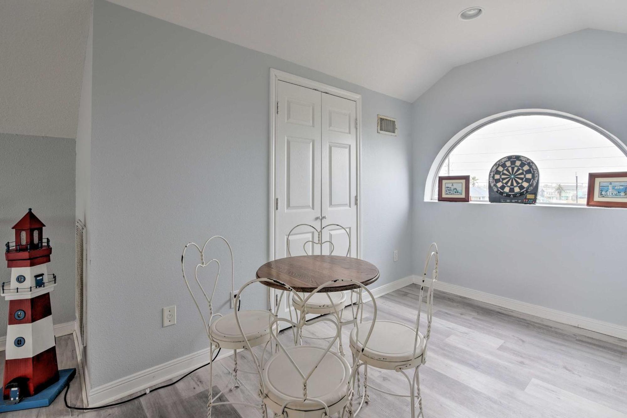 Oceanfront Galveston Home - Walk To Beach! Екстериор снимка