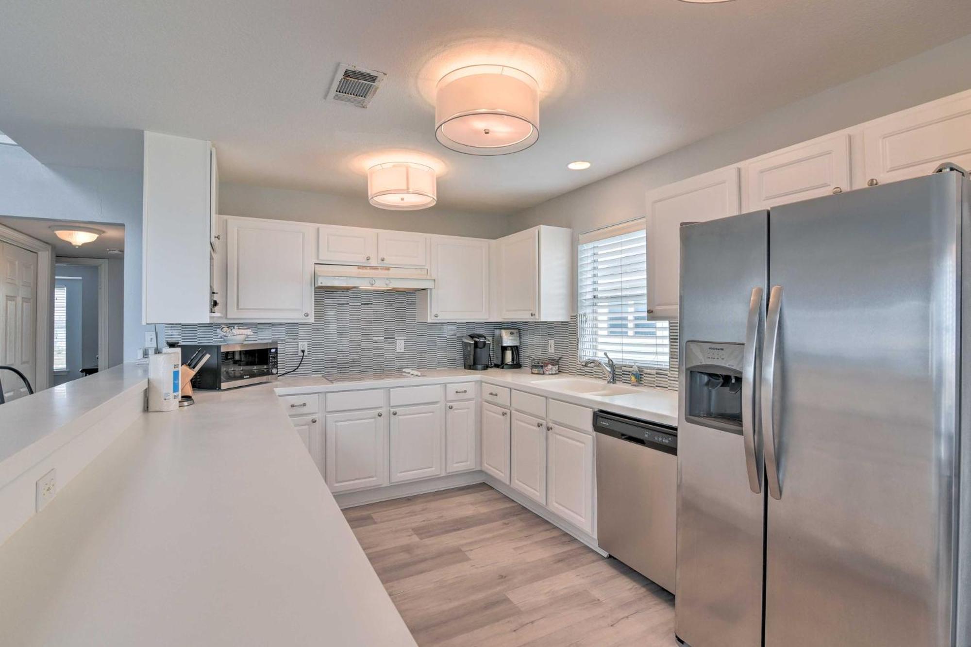 Oceanfront Galveston Home - Walk To Beach! Екстериор снимка