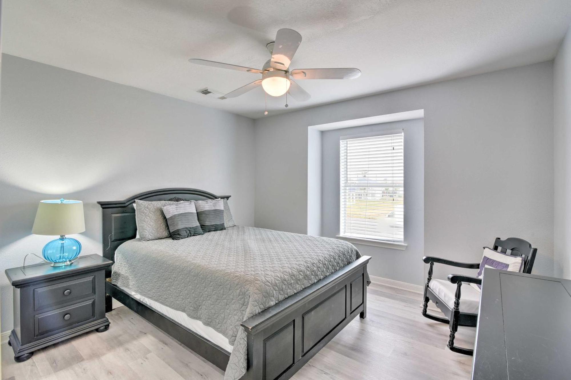 Oceanfront Galveston Home - Walk To Beach! Екстериор снимка