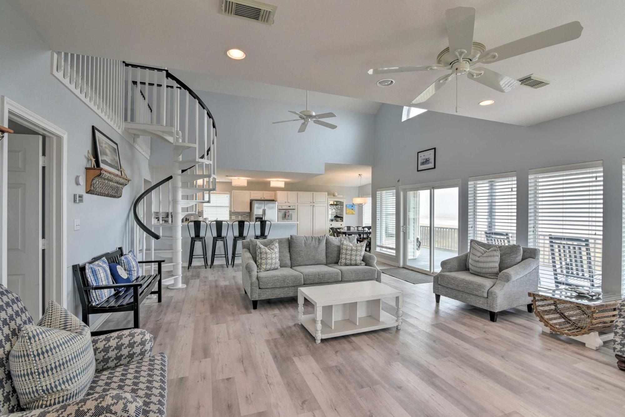 Oceanfront Galveston Home - Walk To Beach! Екстериор снимка
