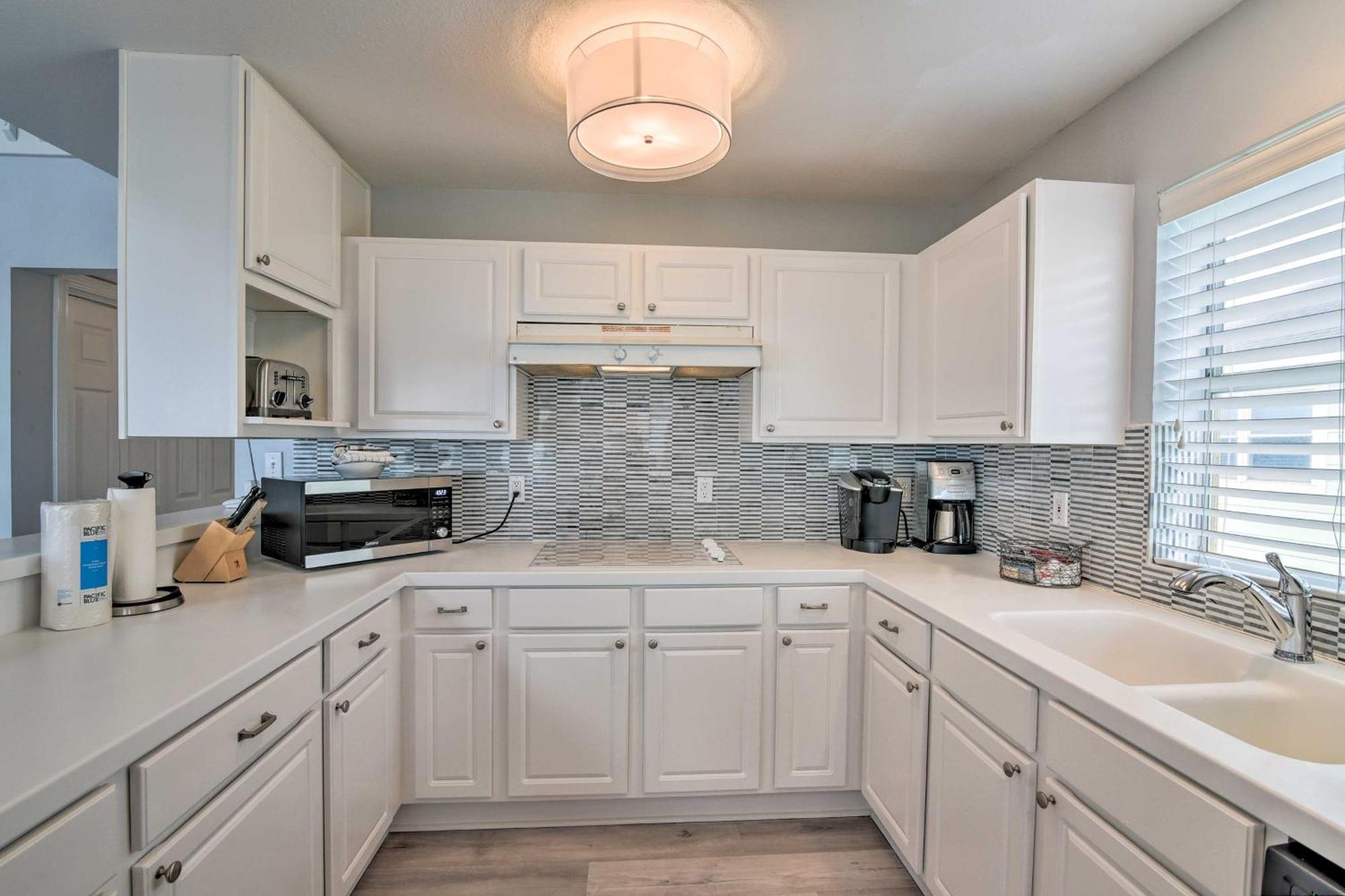 Oceanfront Galveston Home - Walk To Beach! Екстериор снимка