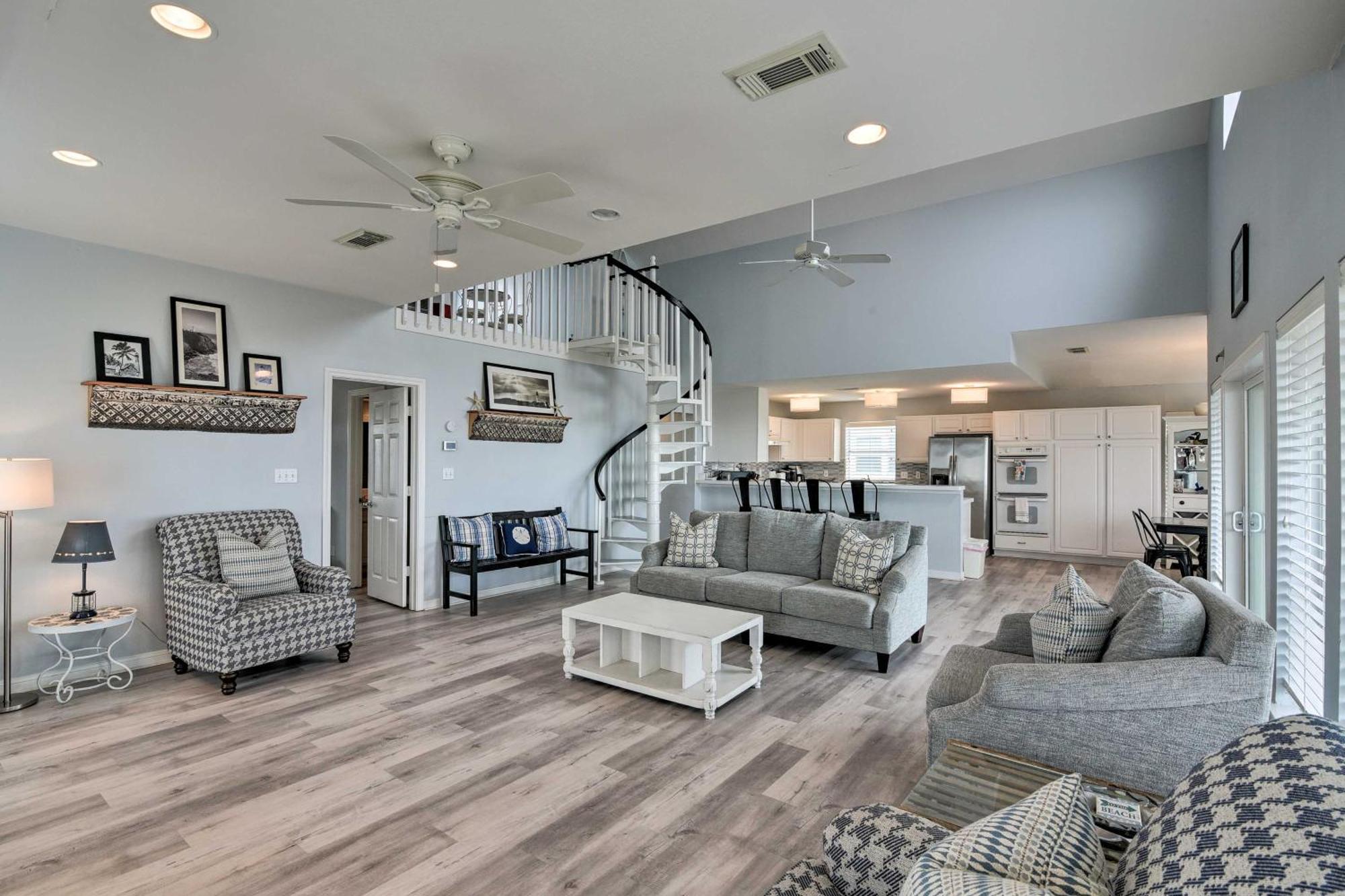 Oceanfront Galveston Home - Walk To Beach! Екстериор снимка
