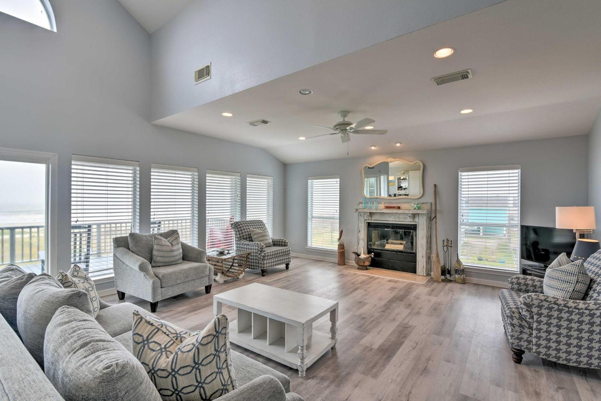 Oceanfront Galveston Home - Walk To Beach! Екстериор снимка