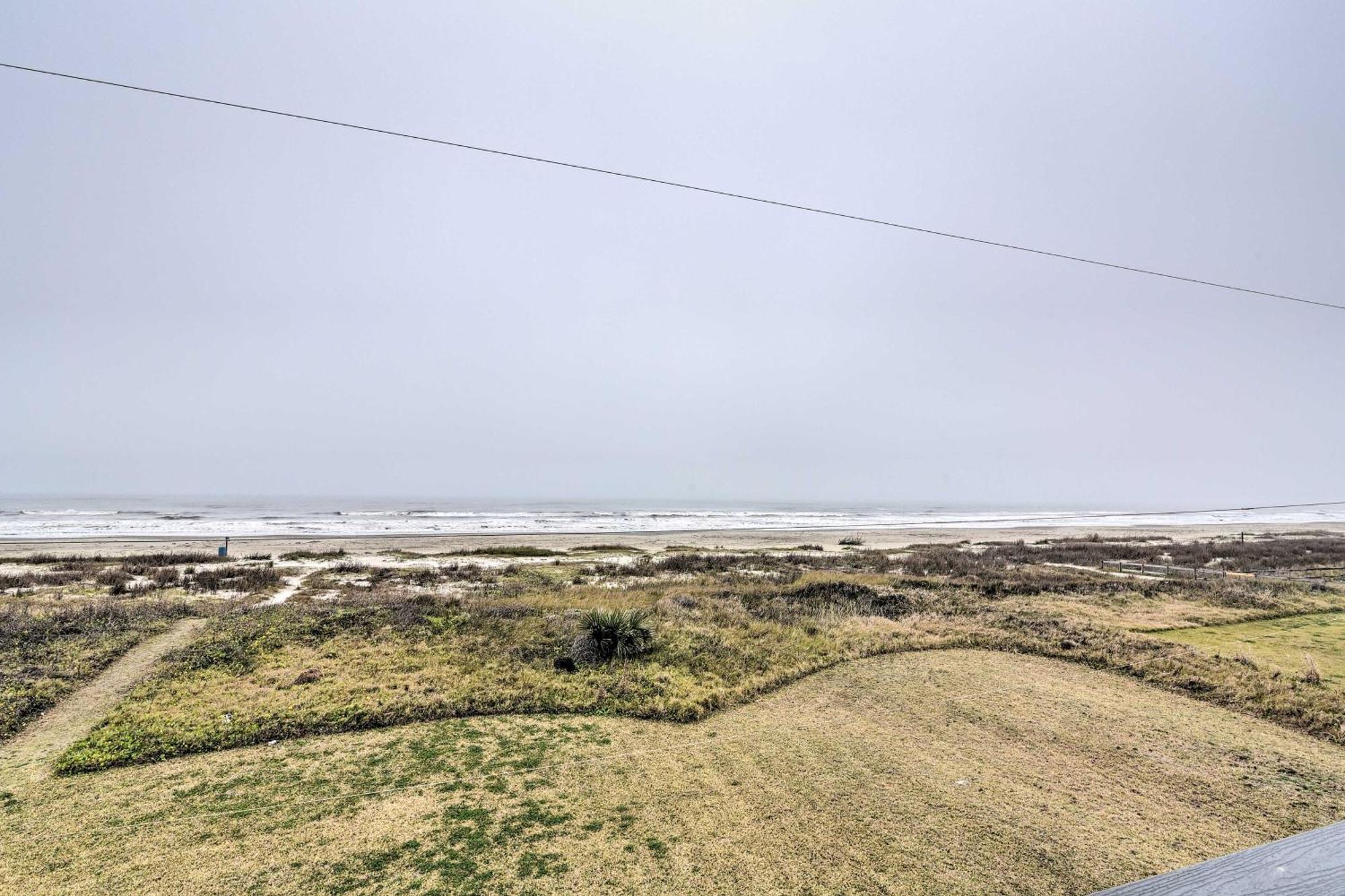 Oceanfront Galveston Home - Walk To Beach! Екстериор снимка