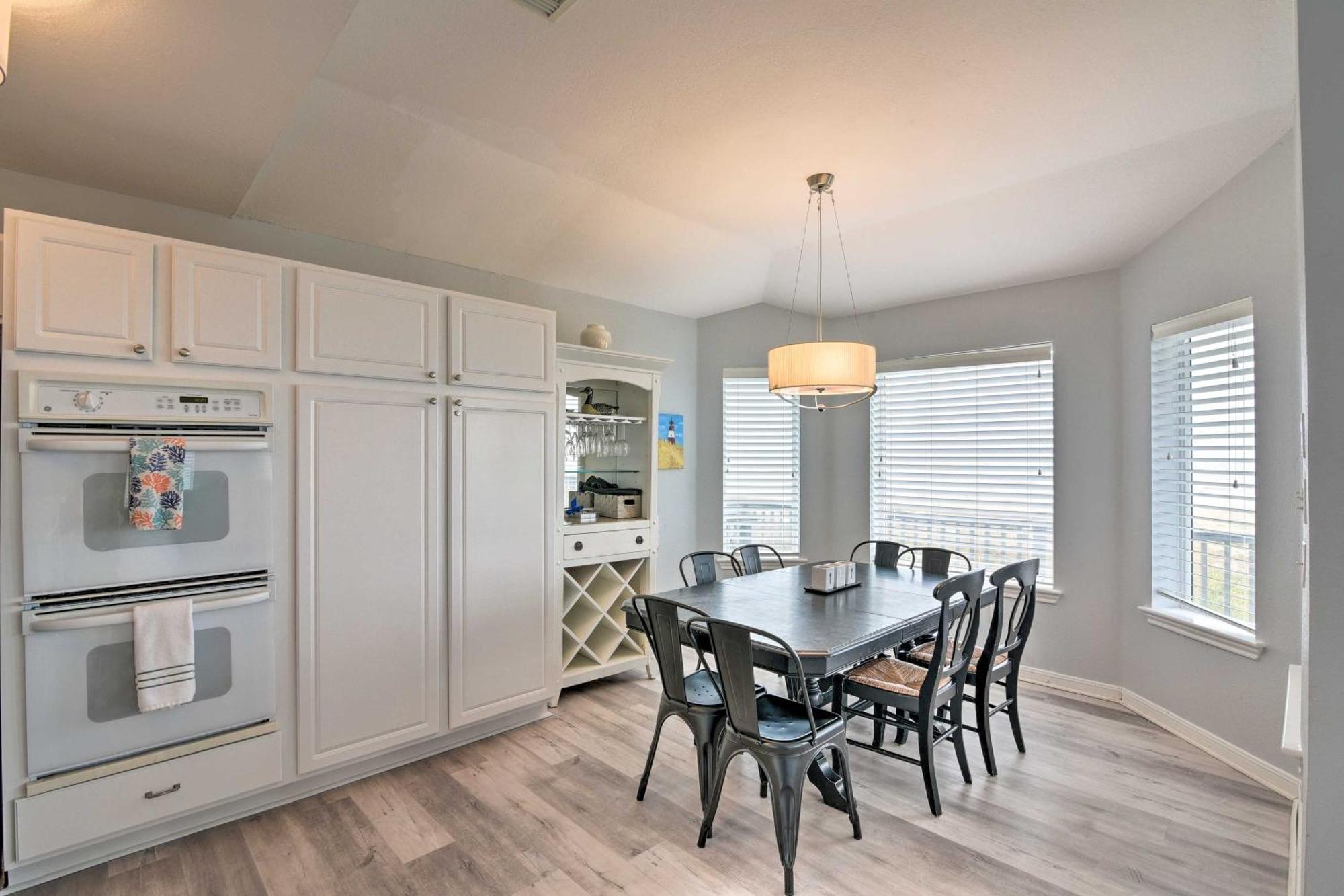 Oceanfront Galveston Home - Walk To Beach! Екстериор снимка