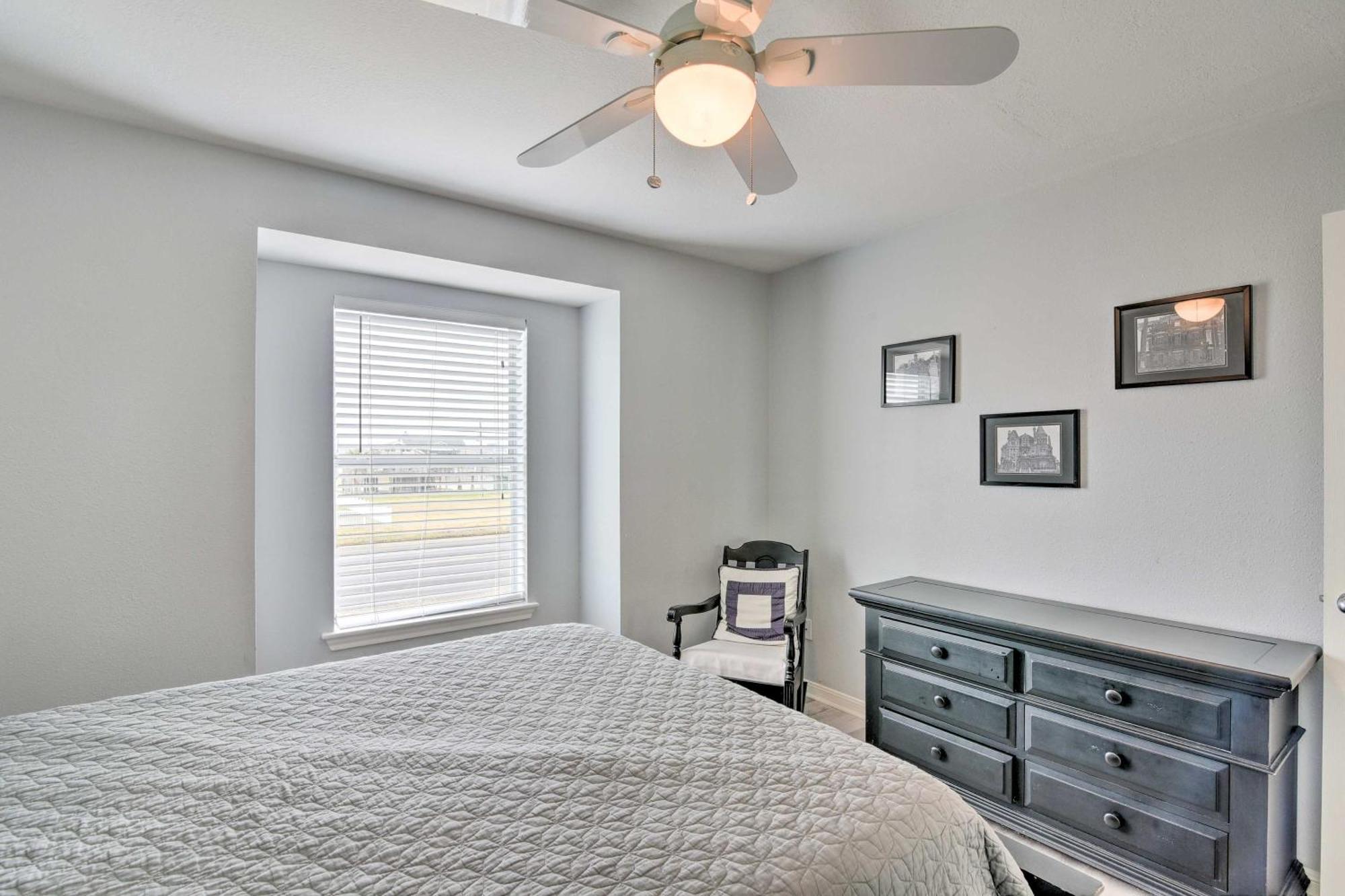 Oceanfront Galveston Home - Walk To Beach! Екстериор снимка