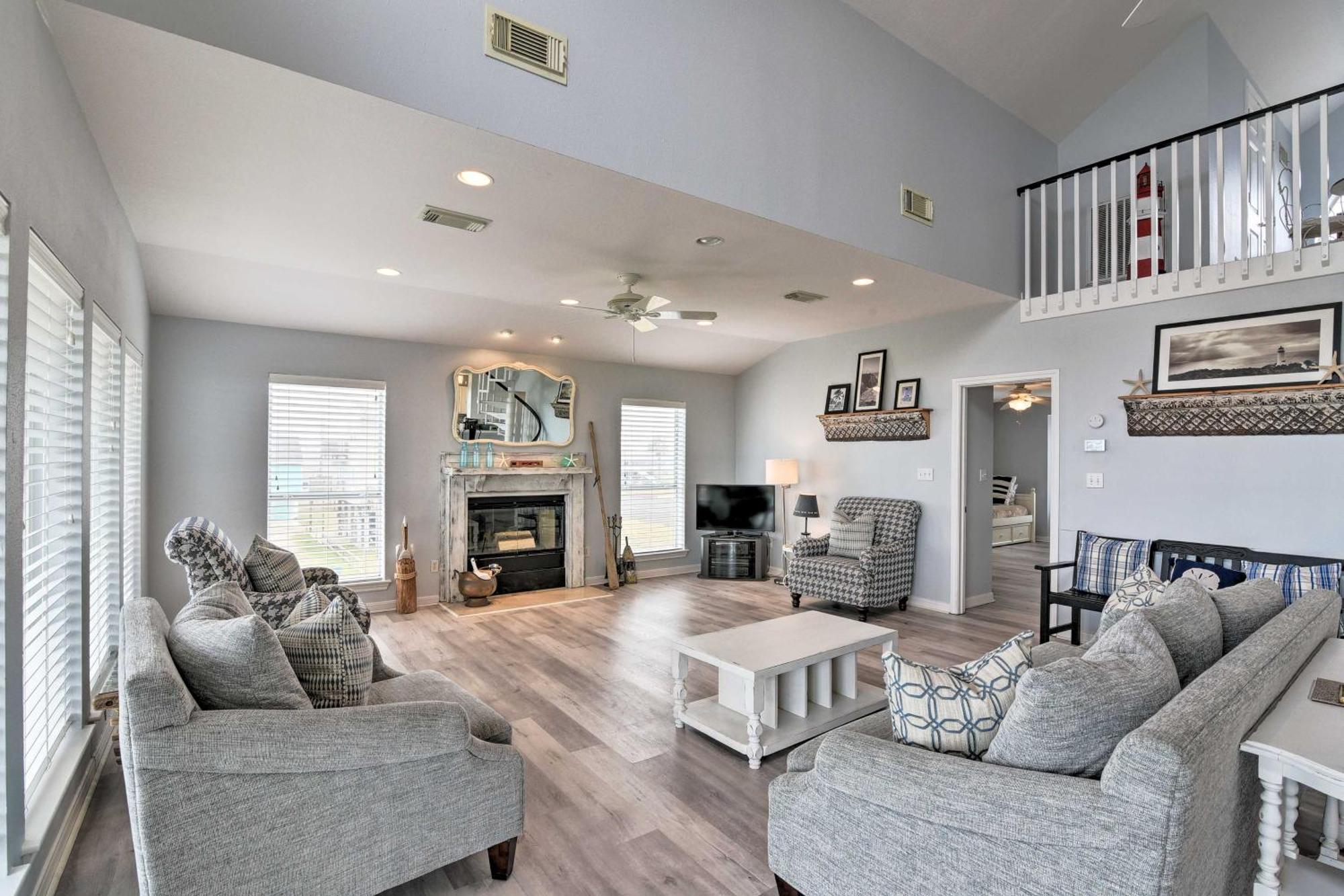 Oceanfront Galveston Home - Walk To Beach! Екстериор снимка