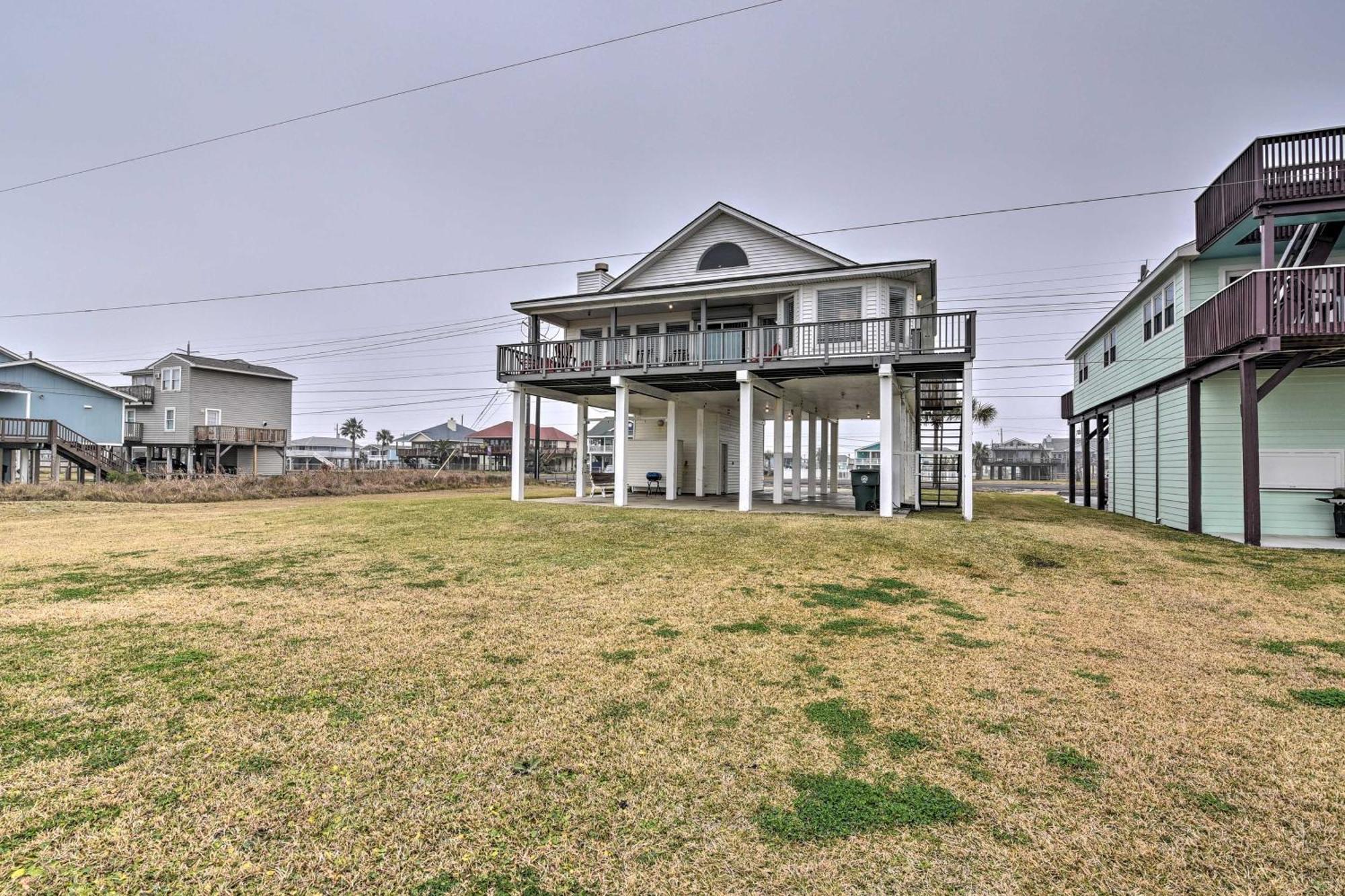 Oceanfront Galveston Home - Walk To Beach! Екстериор снимка