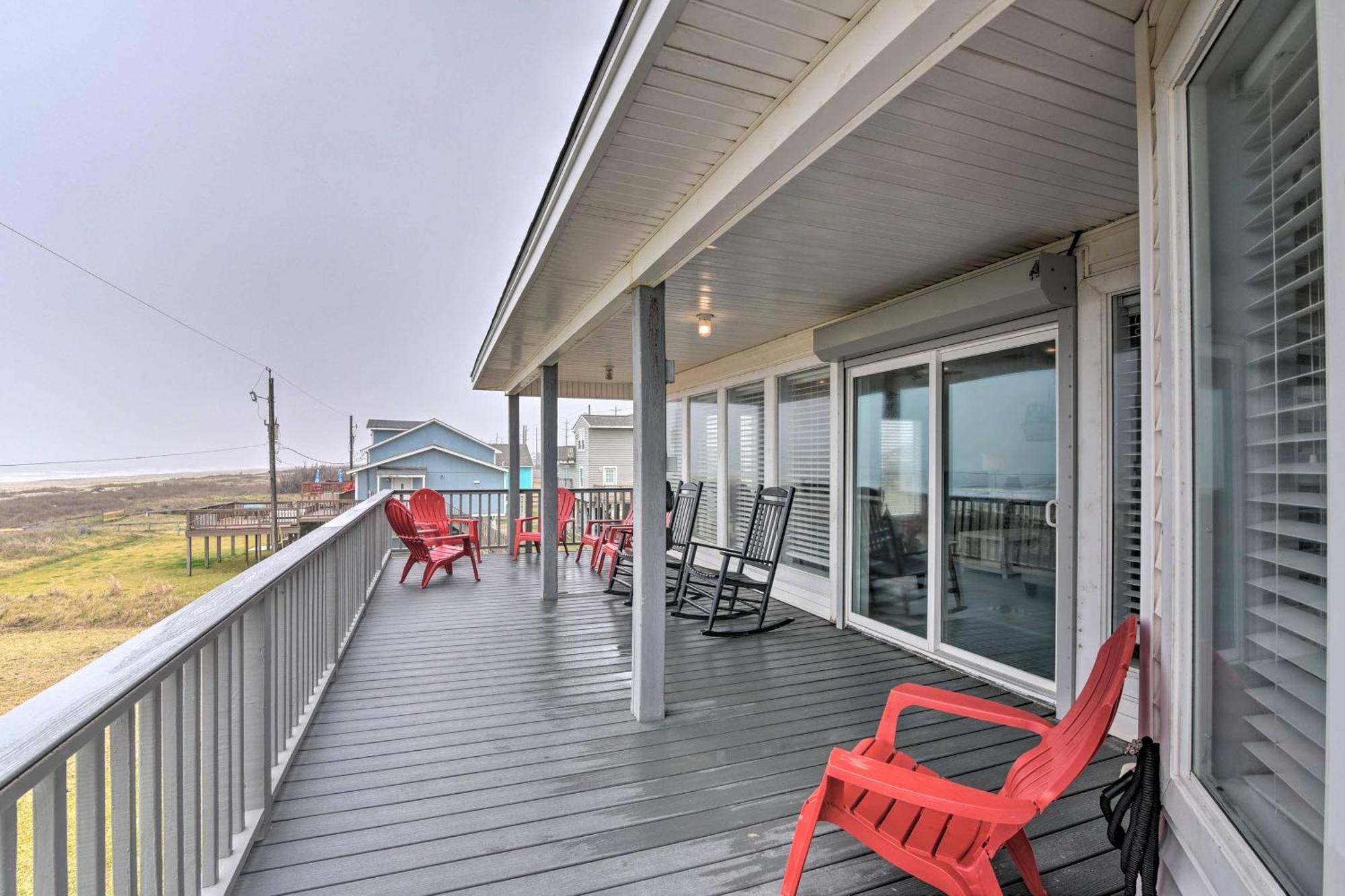 Oceanfront Galveston Home - Walk To Beach! Екстериор снимка